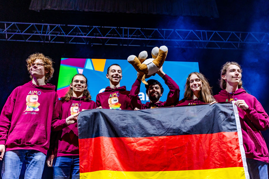 Deutsches Team bei der IMO-Eröffnungsfeier 2024. 