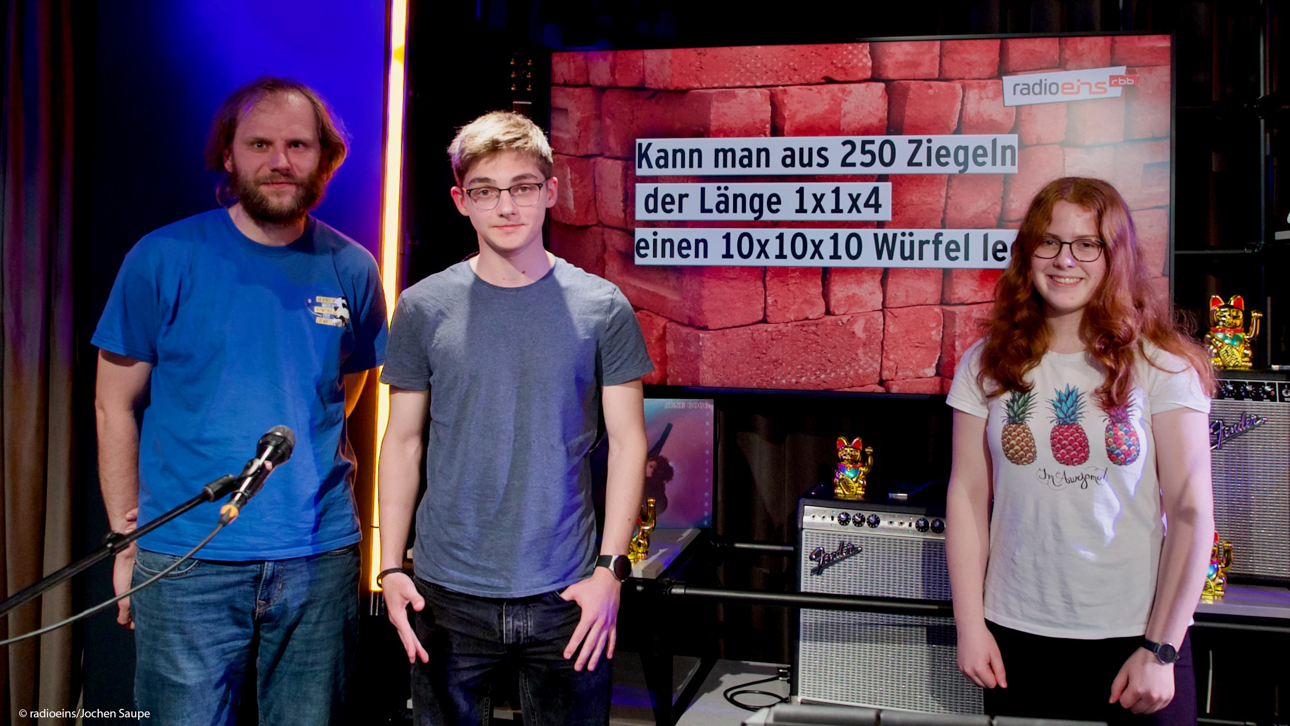 Alina Koch, Teilnehmerin der MO-Bundesrunde 2023, der dreifache Olympiaden-Gewinner Juri Kaganskiy und Alexander Fauck, Mitglied des Organisationsteams, waren beim Berliner Sender radioeins zu Gast.